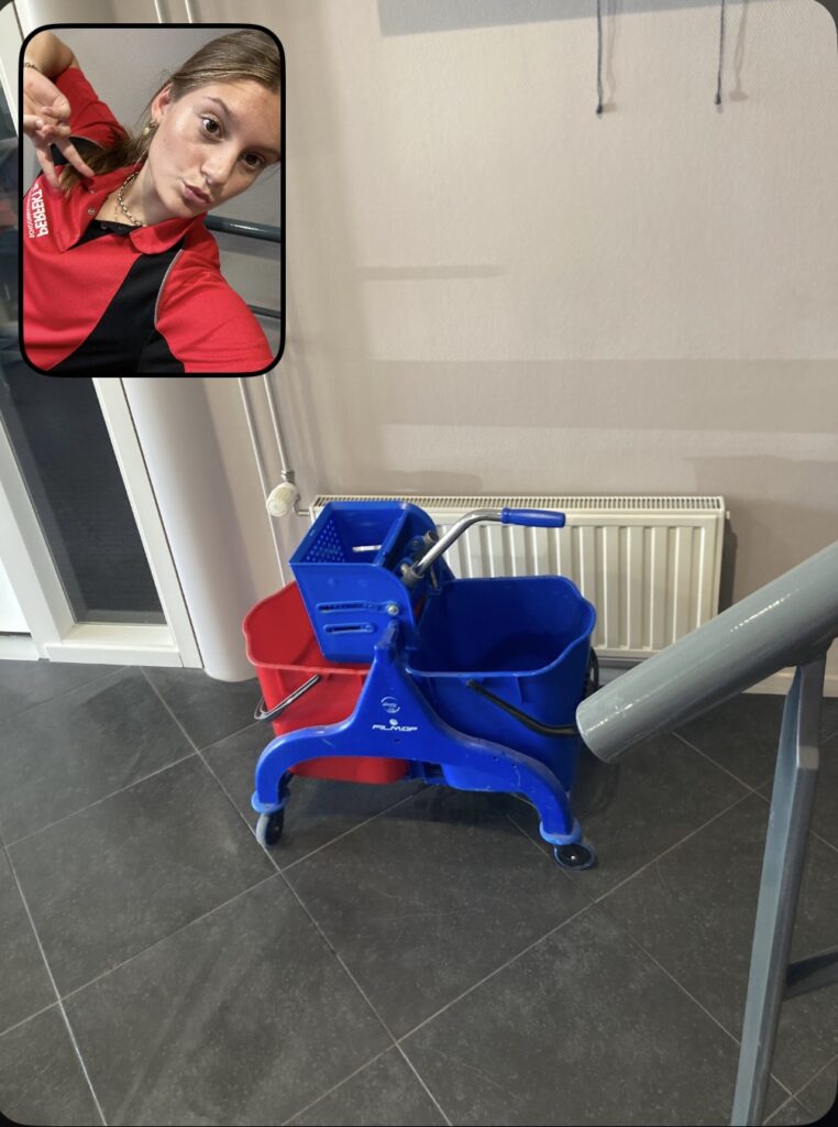 Ik aan het werk bij Schoonmaakbedrijf Perfekt