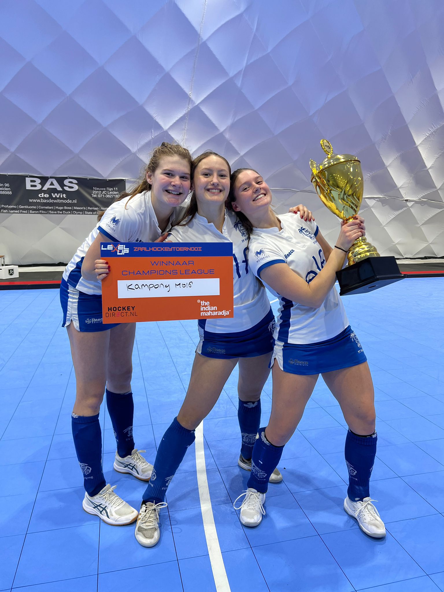hoe goed is het gevoel van winnen. heel erg goed en ik kan het weten zoals je ziet op de foto. afgelopen stage heb ik deze vaardigheden zodanig verbeterd dat dat ook voelt als winnen.